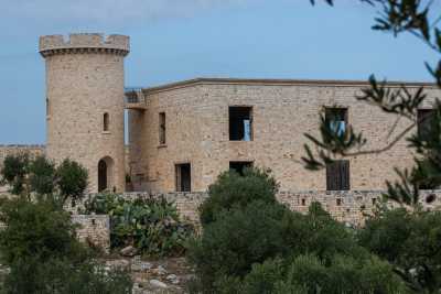 La "fortezza de Bellis": nelle campagne pugliesi c'� una copia del castello di Conversano